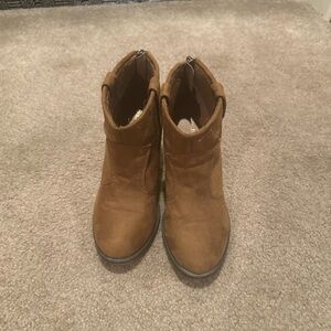 Soda Women’s Brown Faux Suede Ankle Booties – Size 7.5